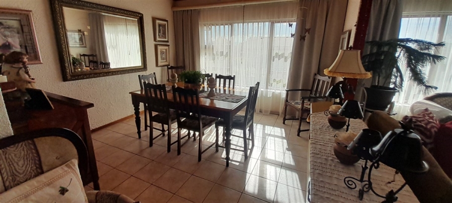 5 Bedroom Property for Sale in Wavecrest Eastern Cape
